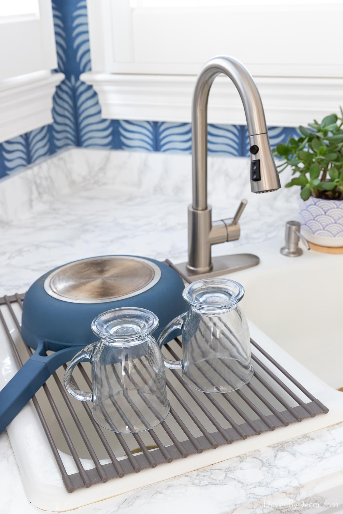 Rolling drying rack - the perfect gift for her to add to your Christmas wish list!