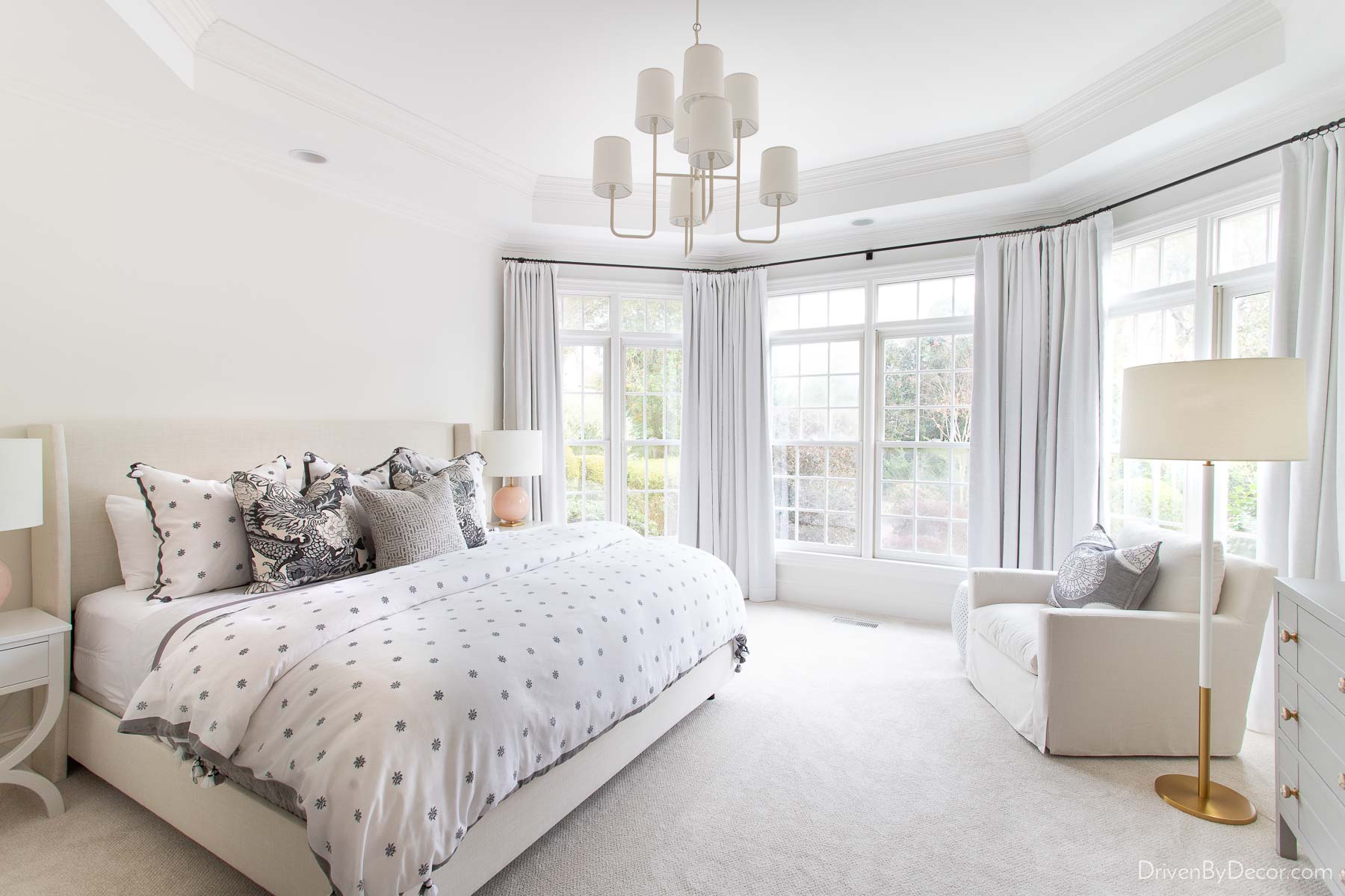 Bedroom with bay windows with white curtains