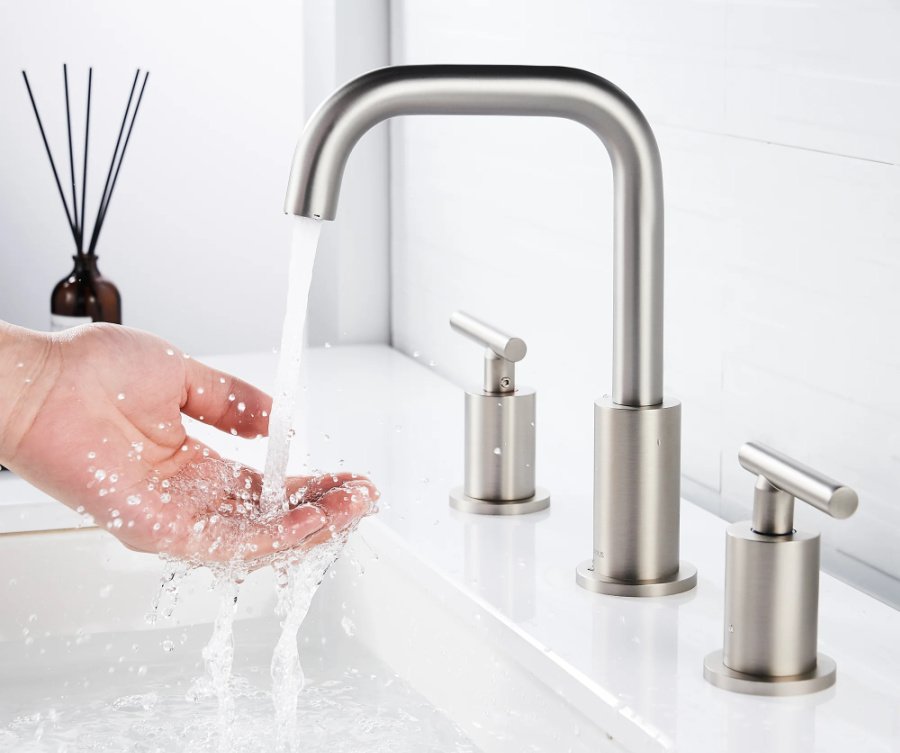 Widespread bathroom faucet