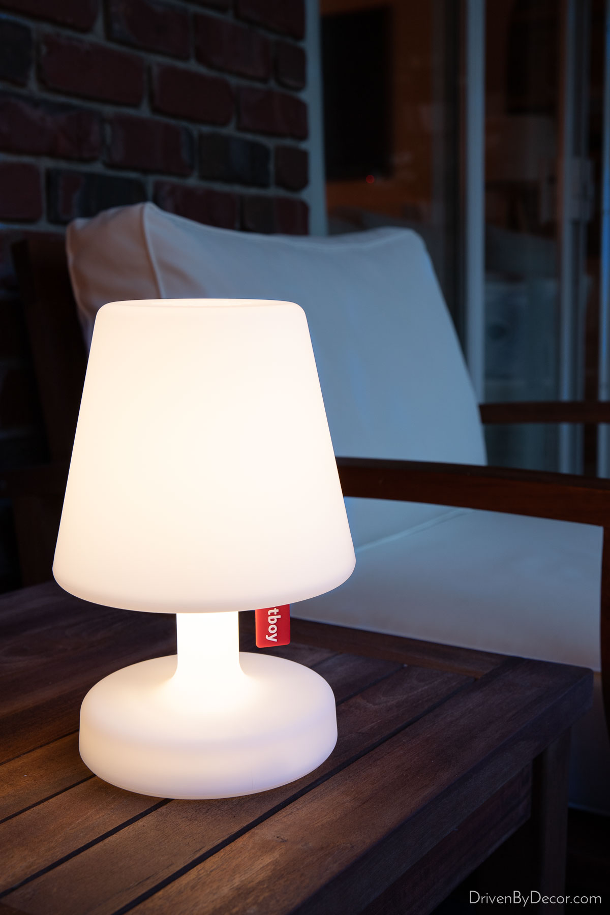 Portable rechargeable lamp