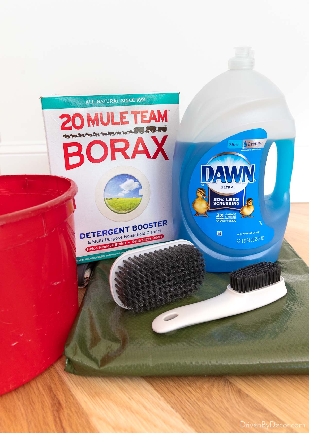 The ingredients for the cleaning solution used to clean outdoor cushions - borax and Dawn