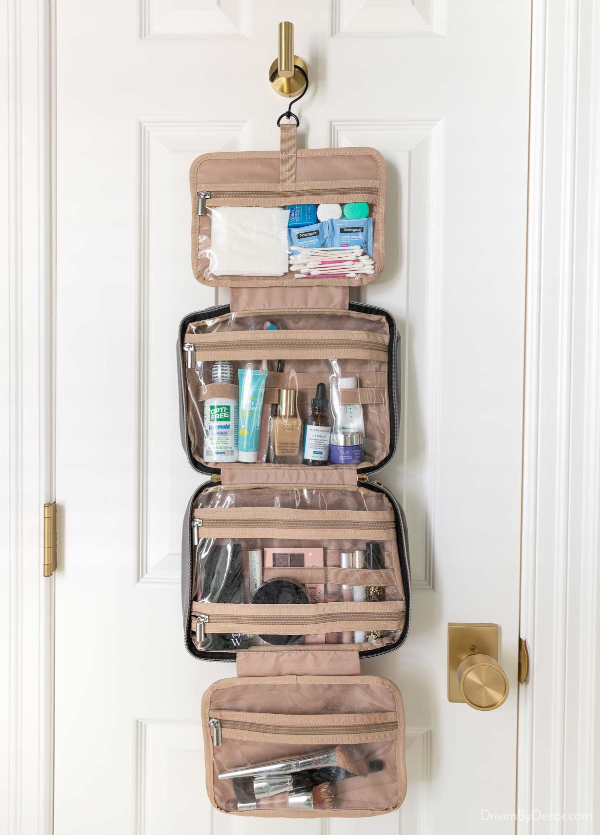 Hanging travel bag