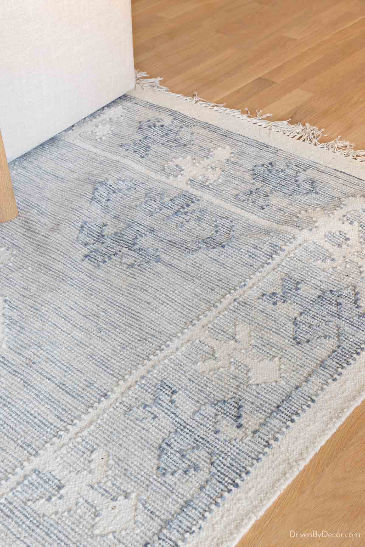 Wrinkled rug without rug pad