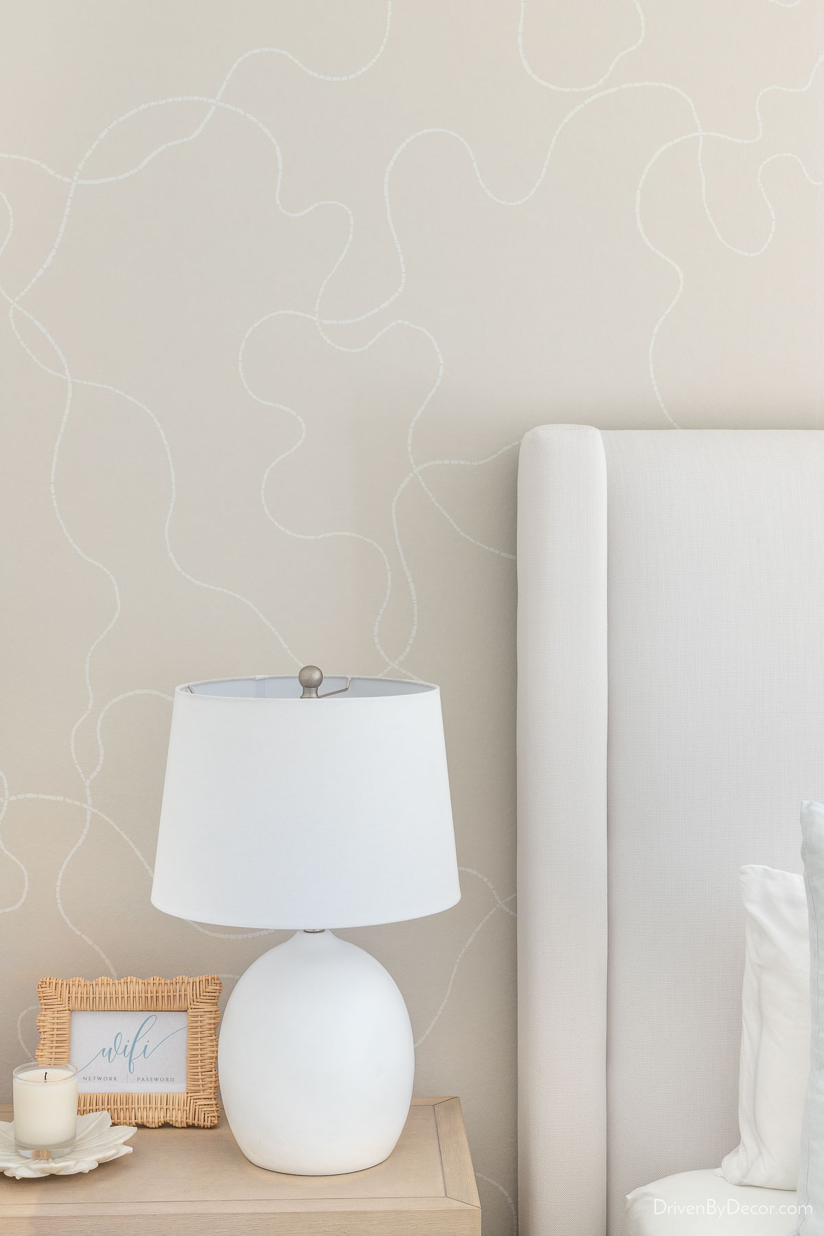 Beige and white scribble wallpaper