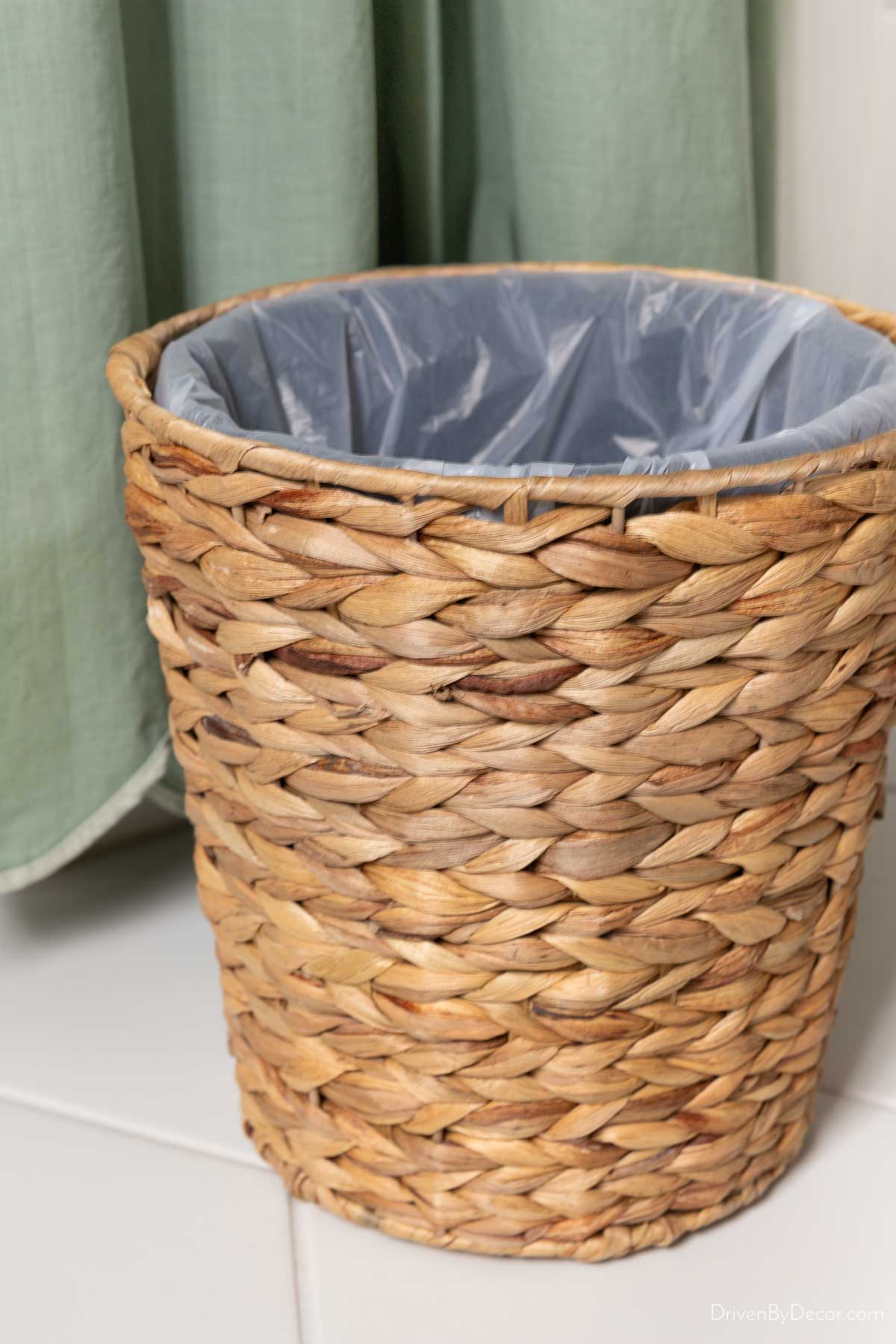 Small woven trash can with liner
