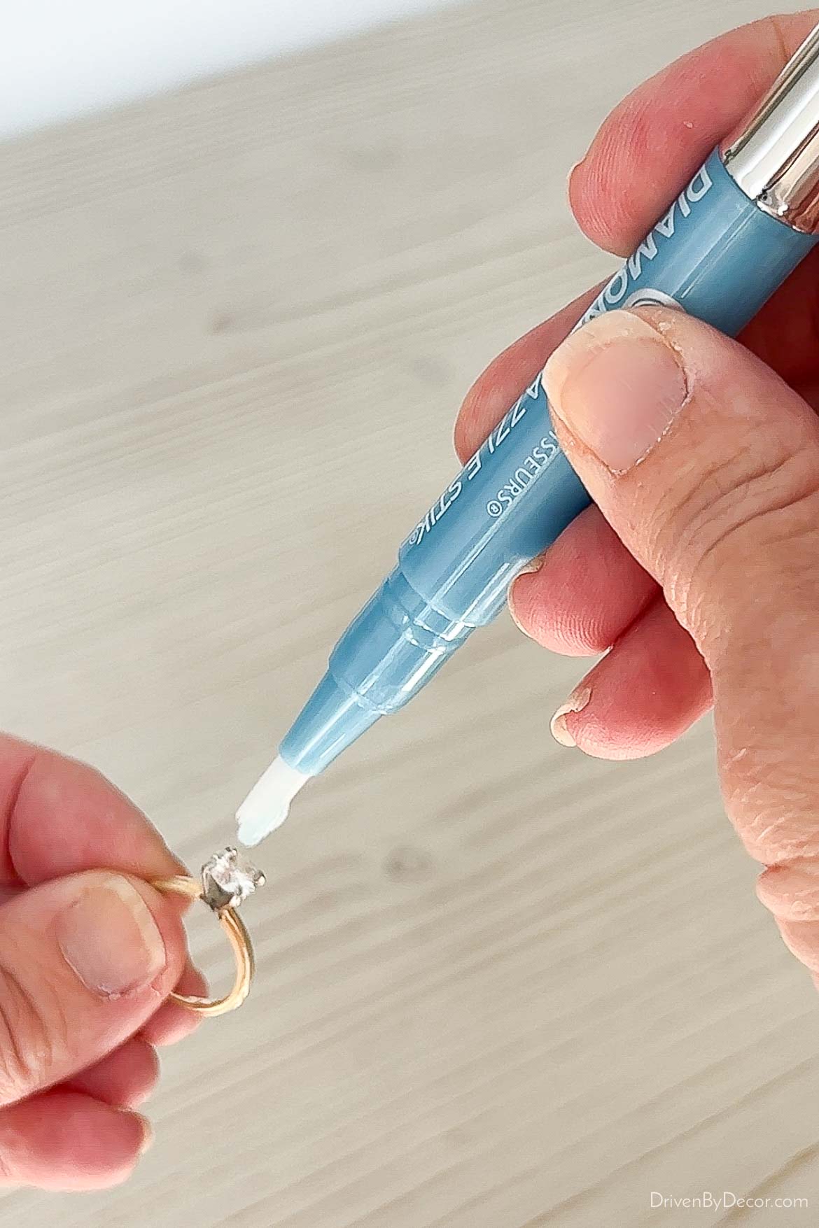 Diamond ring cleaning pen