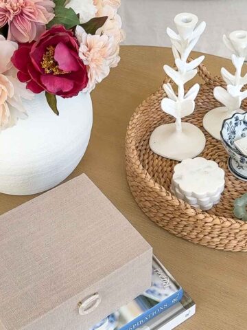 How to decorate a round coffee table