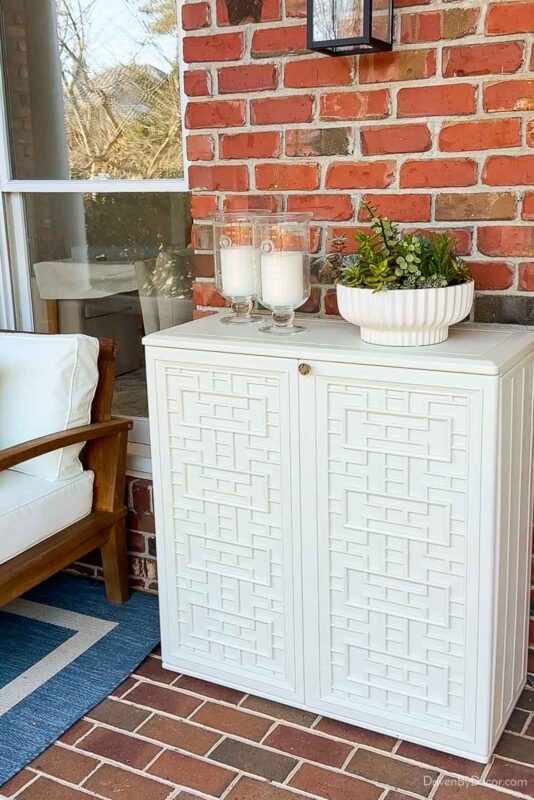 Outdoor storage cabinet