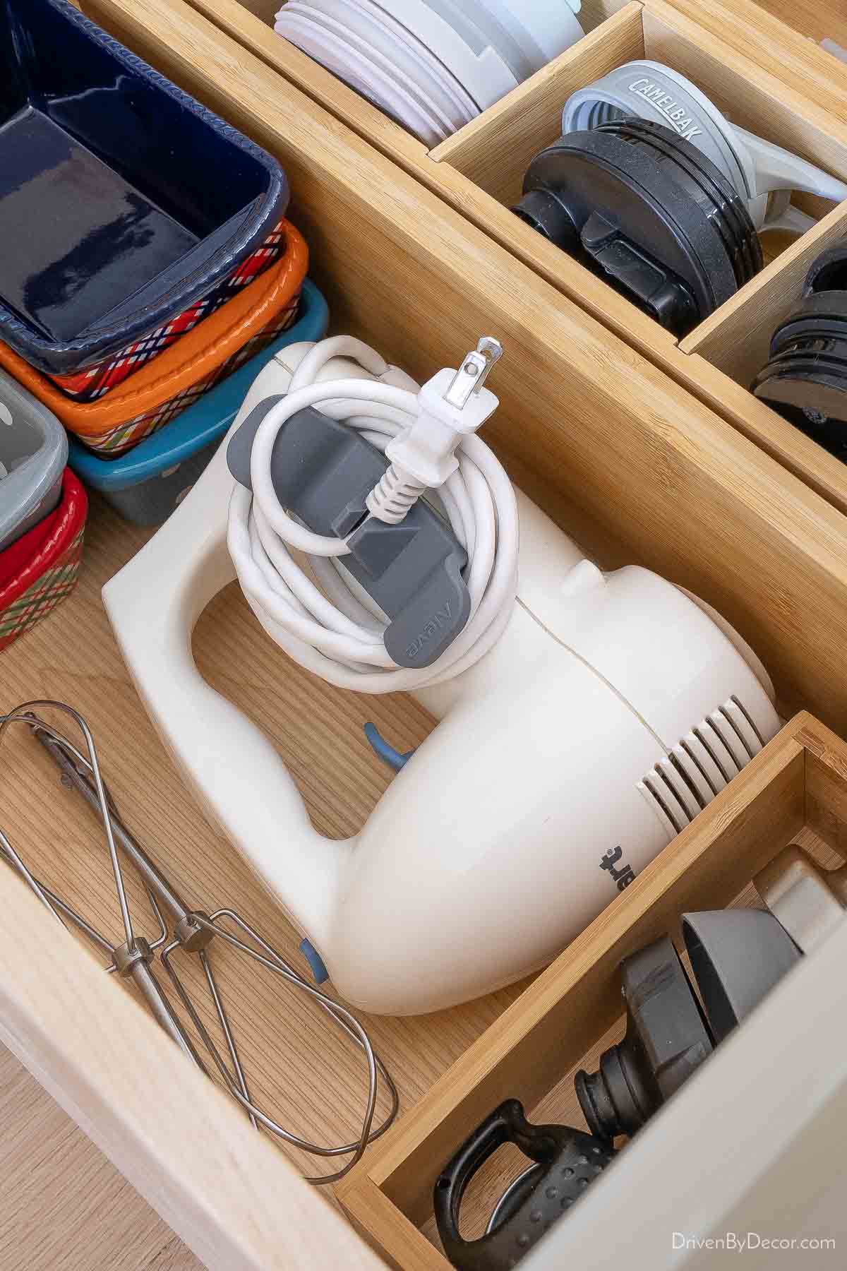 Cord organizer on handheld mixer