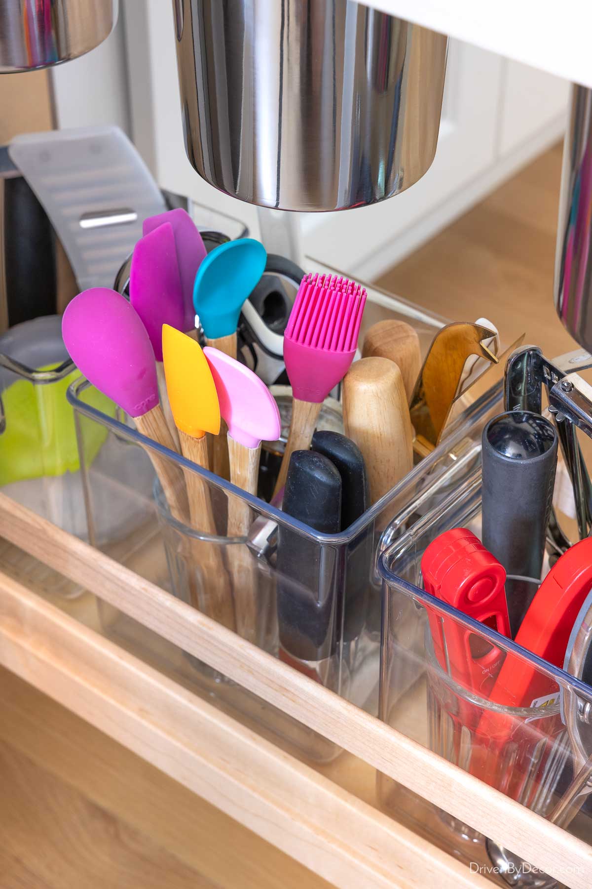 Storage for kitchen utensils on pullout