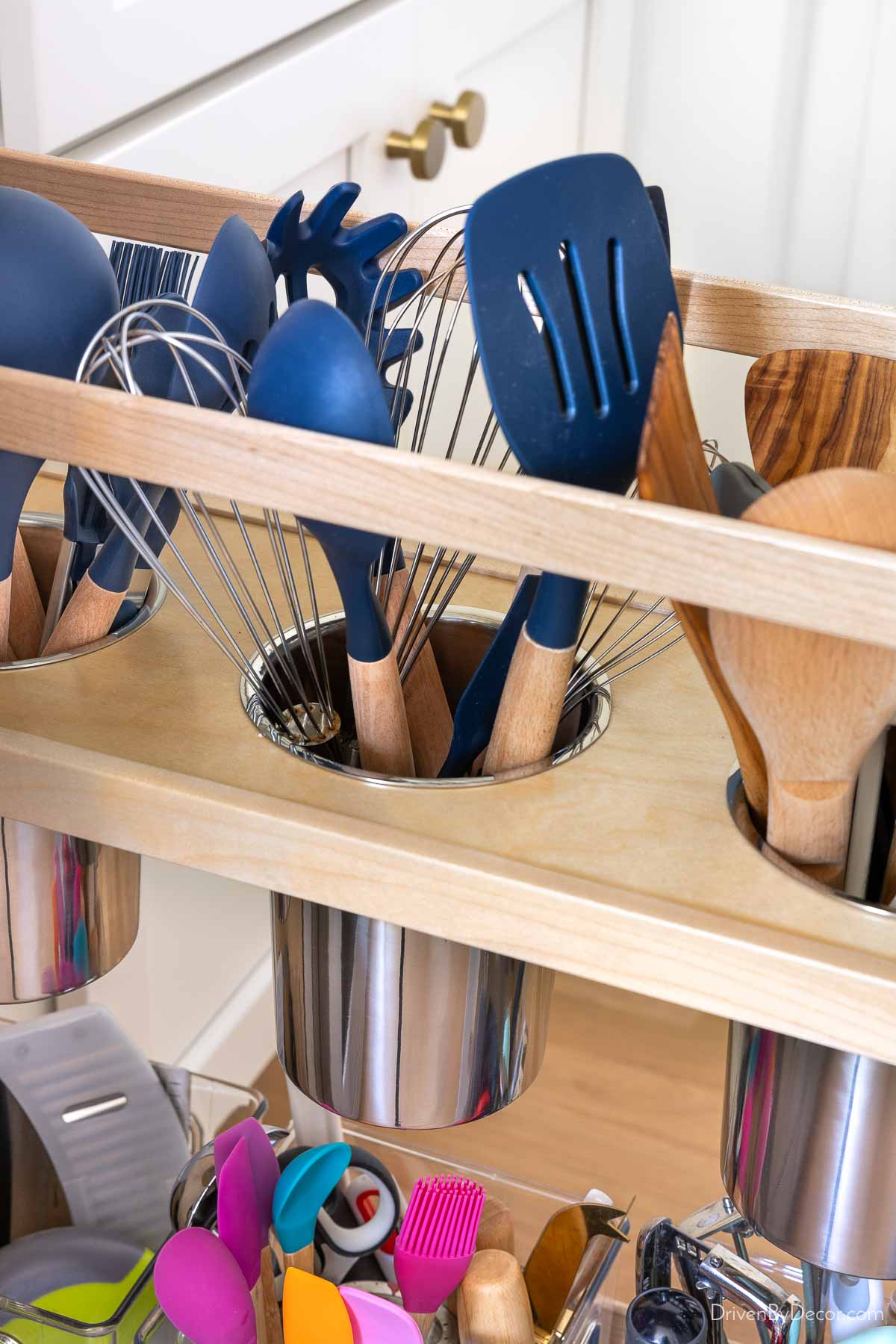 Utensil holder in kitchen pullout