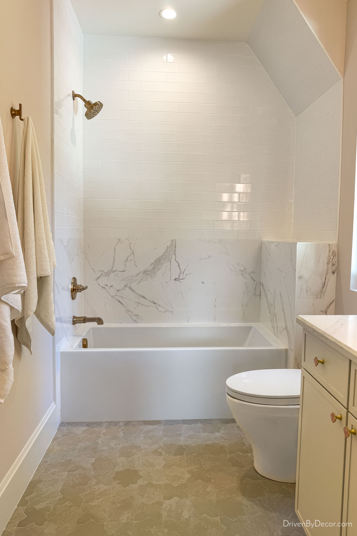 Shower with two different tiles on the walls